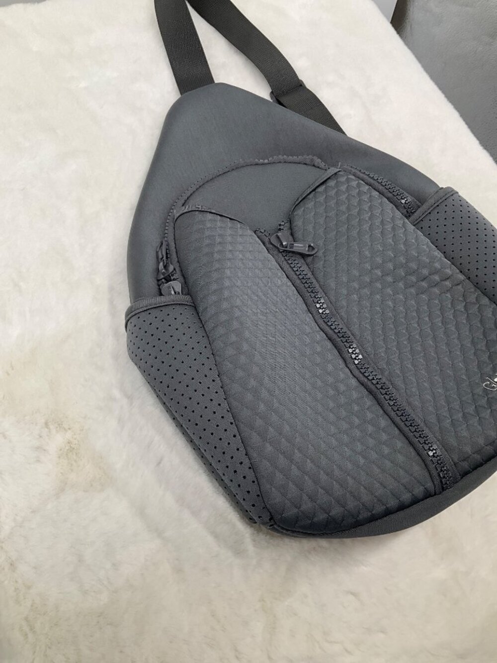 Glove it Neoprene Pickleball Sling Bag Slate Grey - Picture 4 of 7
